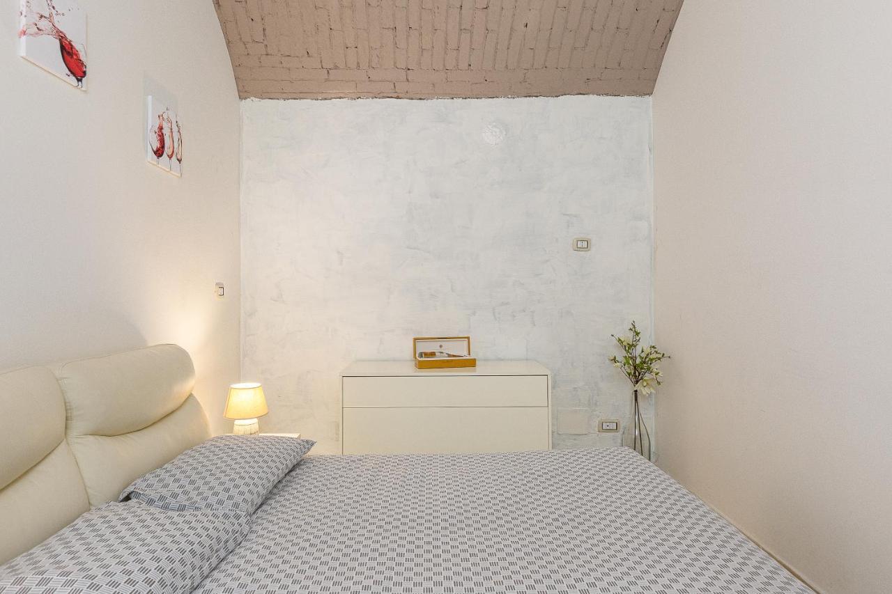 La Cantinetta Di - The Wine Cave In Milan, Huge 110sqm Next To Station Apartment