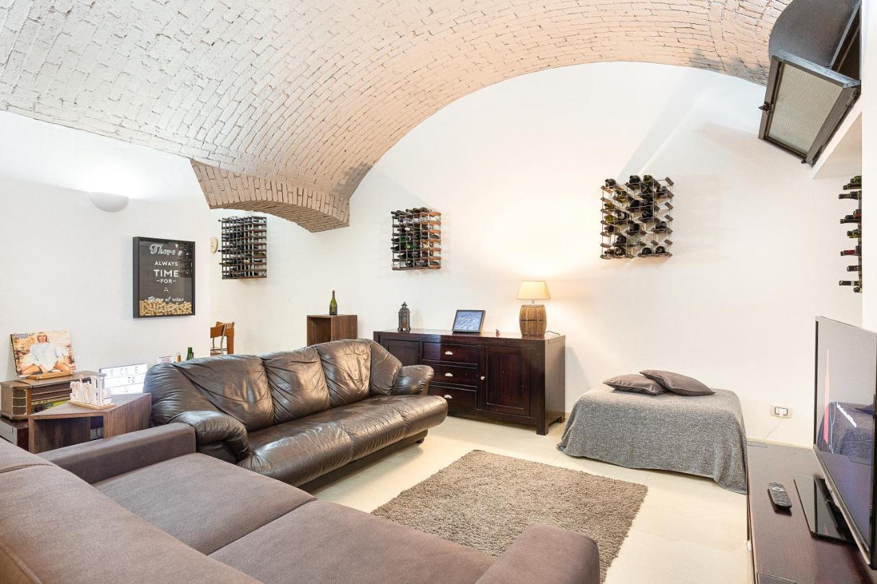 La Cantinetta Di - The Wine Cave In Milan, Huge 110sqm Next To Station Apartment Milan