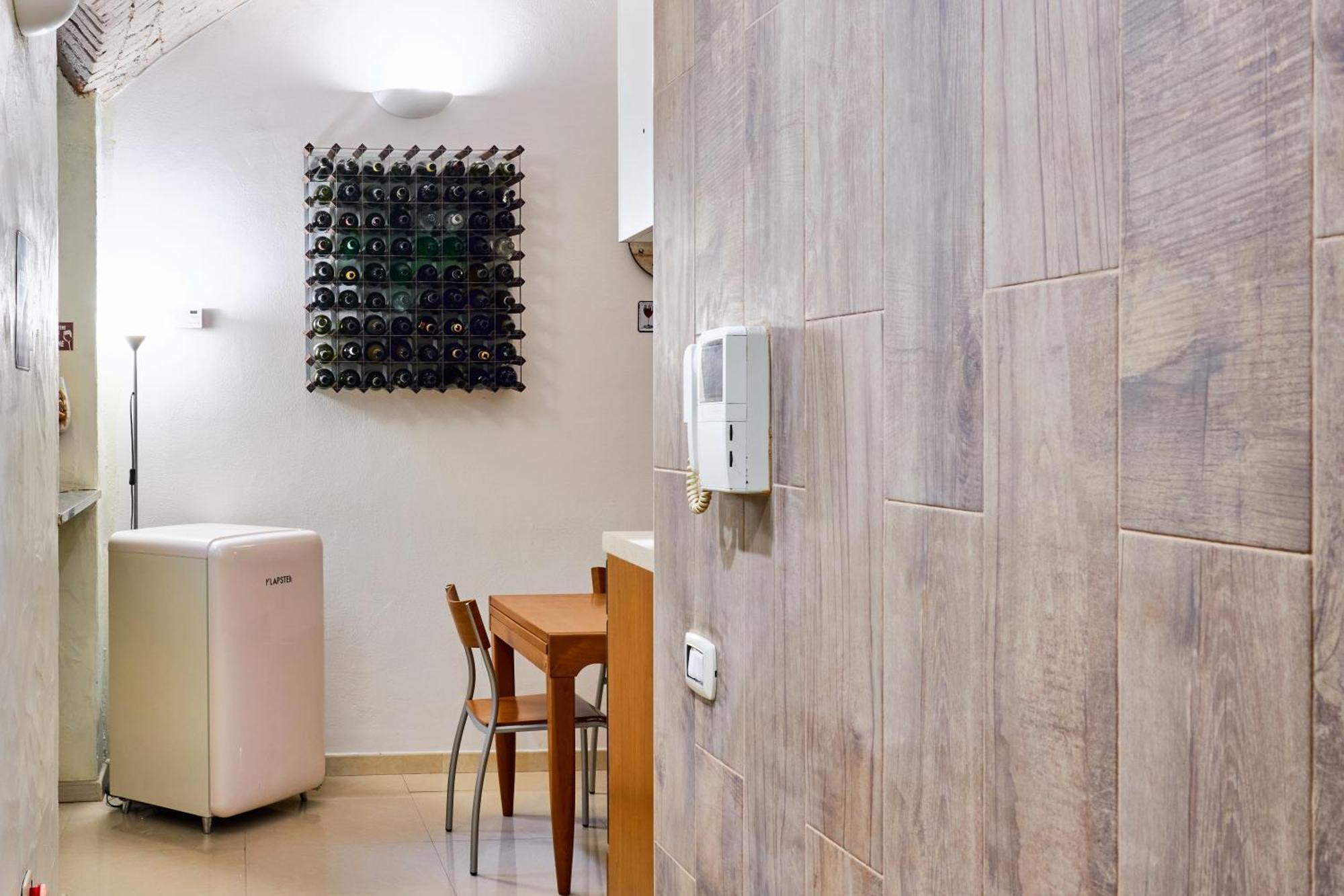 Apartment La Cantinetta Di - The Wine Cave In Milan, Huge 110sqm Next To Station