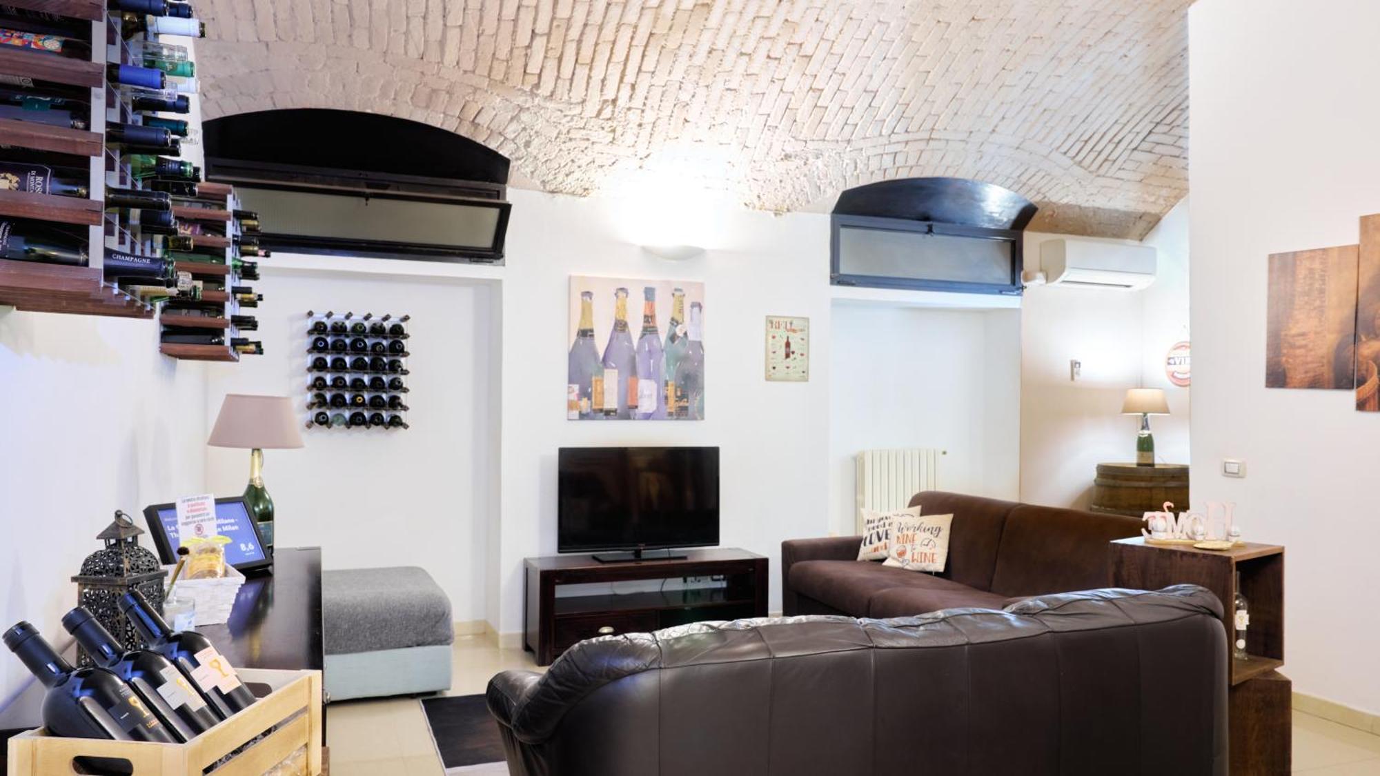 La Cantinetta Di - The Wine Cave In Milan, Huge 110sqm Next To Station Apartment Milan