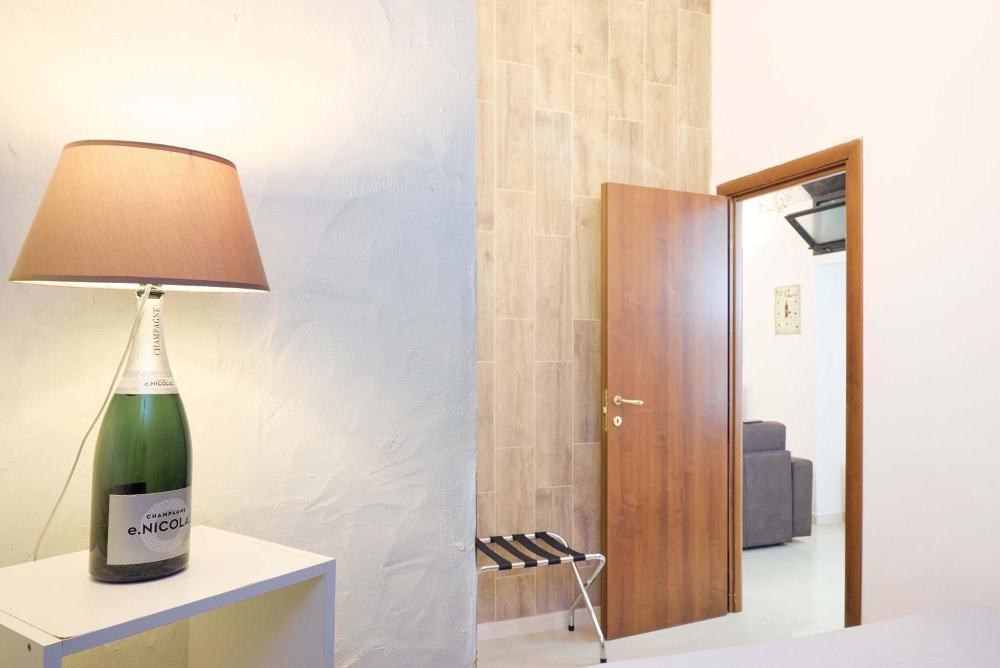 Apartment La Cantinetta Di - The Wine Cave In Milan, Huge 110sqm Next To Station