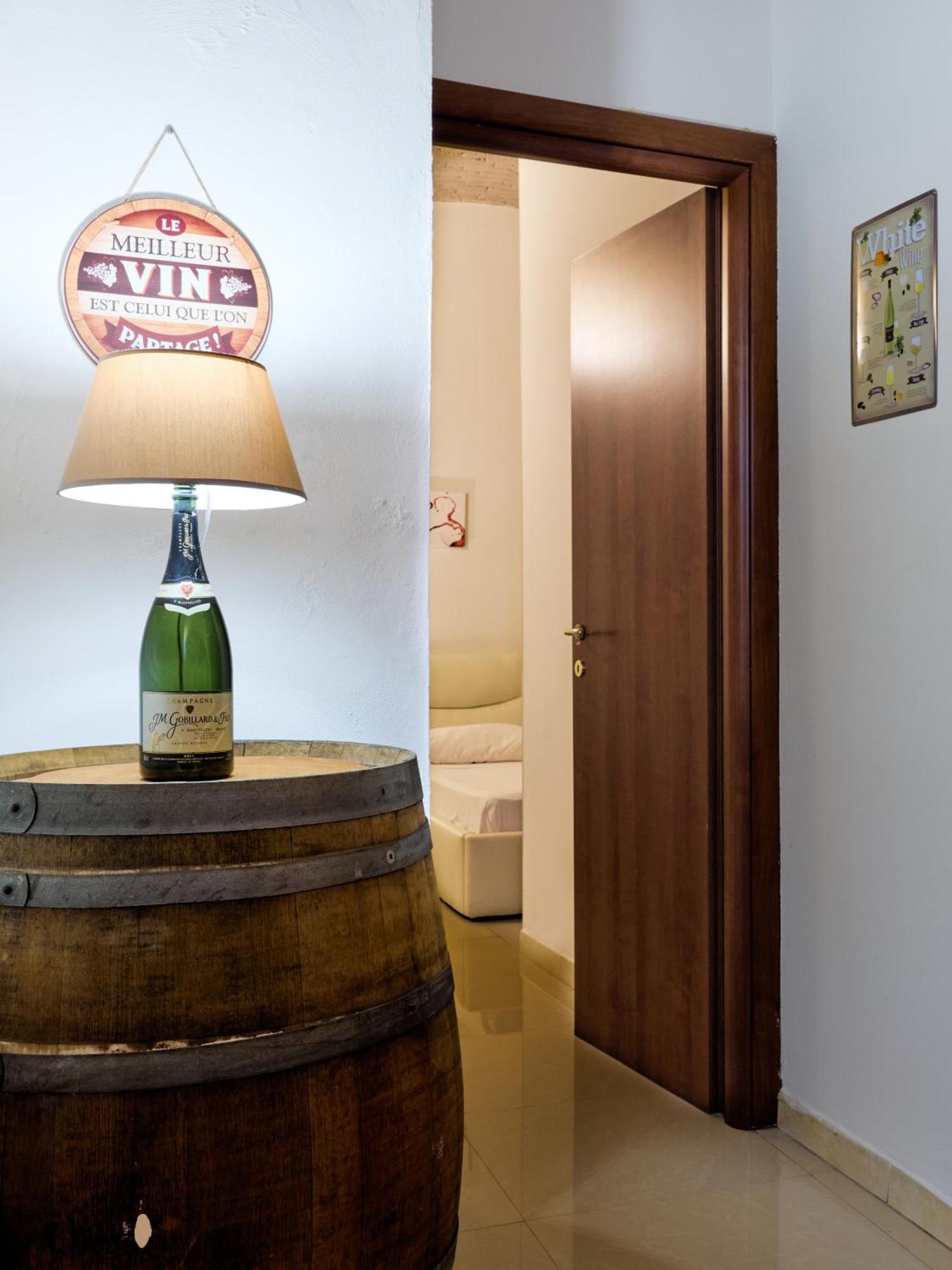 La Cantinetta Di - The Wine Cave In Milan, Huge 110sqm Next To Station Apartment